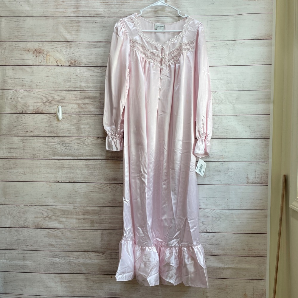 NEW WITH TAGS VINTAGE AMANDA STEWART SATINY LONG GOWN IN‎ PINK